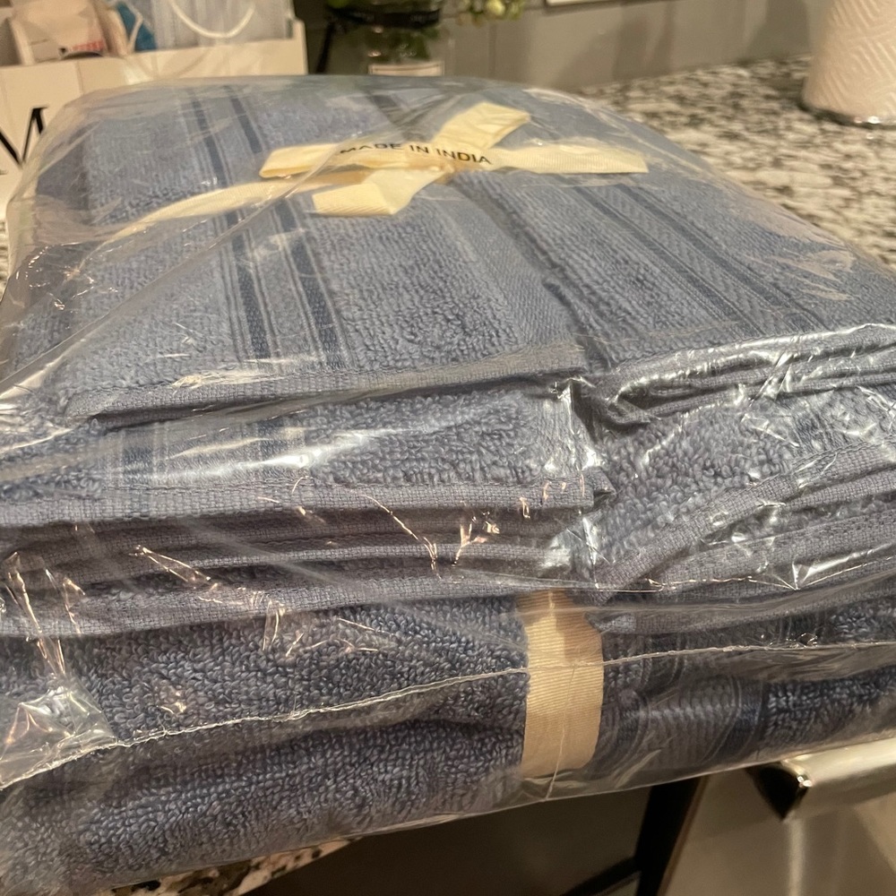 Brand new towel set